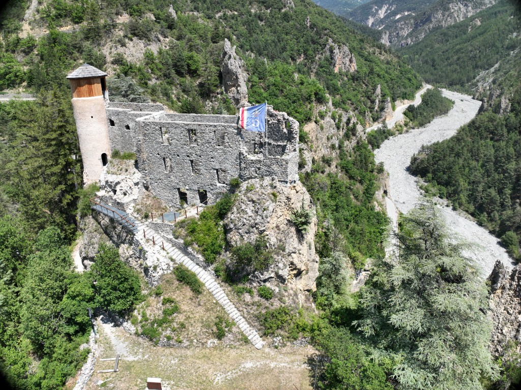 Vue aérienne du Château de la Reine Jeanne — Guillaumes